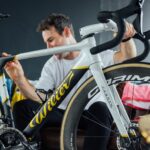 Mark Cavendish recibe una bicicleta conmemorativa especial en el Tour de Francia