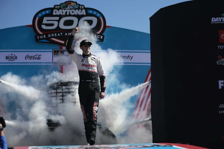 El piloto de NASCAR Austin Cindric