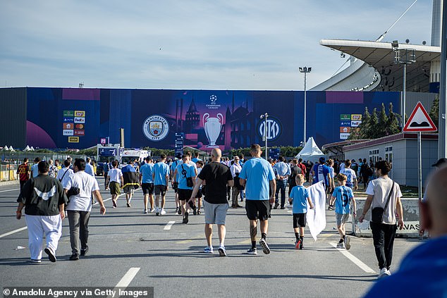 Los fanáticos del Manchester City enfrentaron una serie de problemas cuando viajaban a la final de la Liga de Campeones
