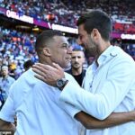 Novak Djokovic abrazó a Kylian Mbappe antes del último partido de la temporada de la Ligue 1 del PSG