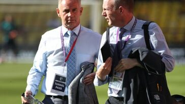 Peter Drury, a la derecha, aceptó convertirse en el comentarista principal de Sky Sports para la Premier League.