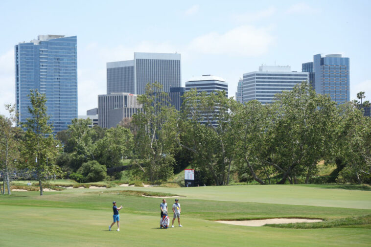 LOS ÁNGELES, CALIFORNIA - 13 DE JUNIO: David Horsey de Inglaterra juega un tiro durante una ronda de práctica antes del 123 ° Campeonato Abierto de EE. UU. En Los Ángeles Country Club el 13 de junio de 2023 en Los Ángeles, California.  (Foto de Andrew Redington/Getty Images)