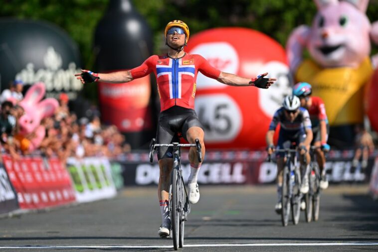 Rasmus Tiller gana la puerta de Dwars het Hageland mientras Mathieu van der Poel pincha