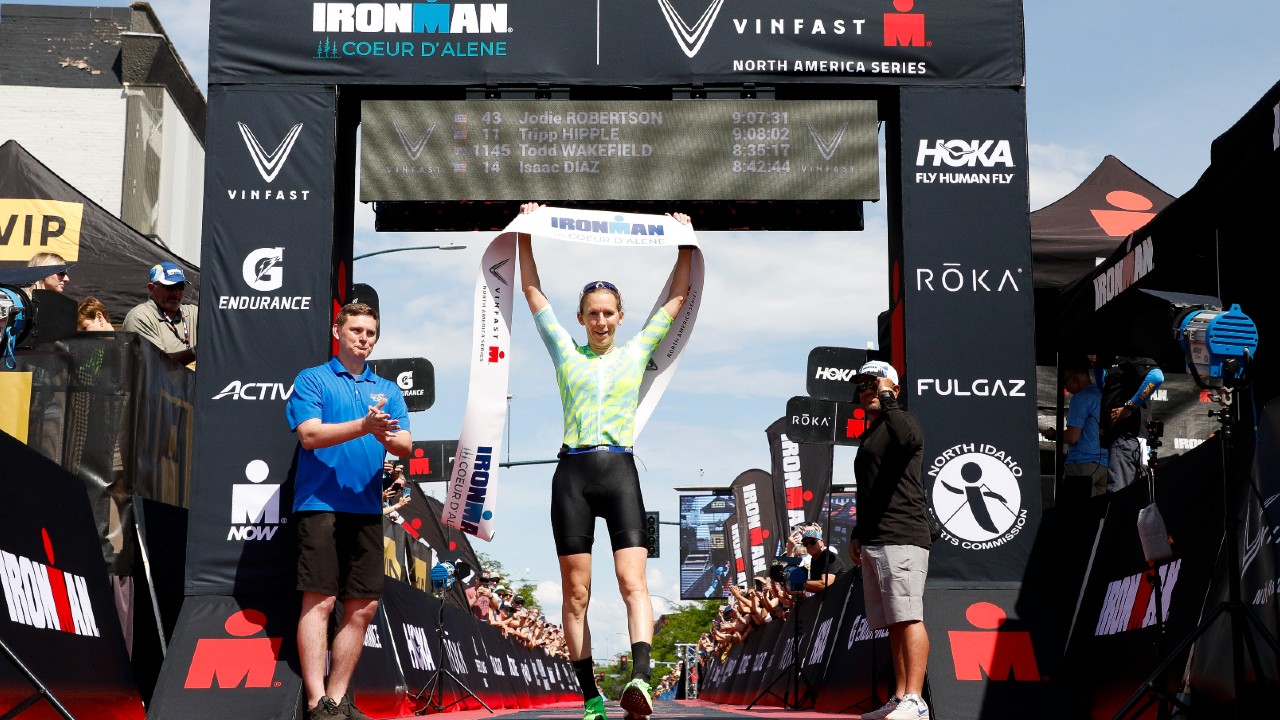 Jodie Robertson gana el IRONMAN Coeur dAlene 2023 [Photo credit: Patrick McDermott / Getty Images for IRONMAN]