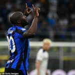 El delantero del Inter Romelu Lukaku reveló que su celebración de gol es un homenaje a su difunto abuelo