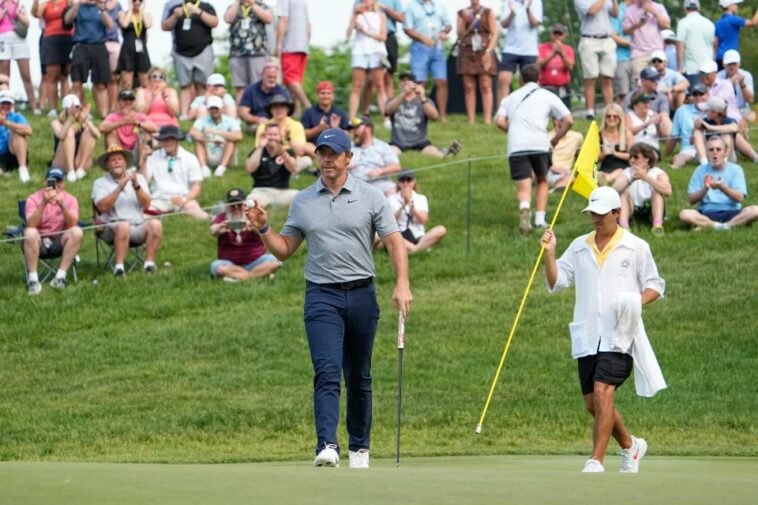 3 de junio de 2023;  Dublín, Ohio, Estados Unidos;  Rory McIlroy reacciona al hacer un putt en el 17 durante la tercera ronda del Torneo Memorial en Muirfield Village Golf Club.