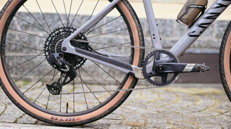 SRAM amplía el cambio electrónico de 12 velocidades a su grupo Apex de cuarto nivel