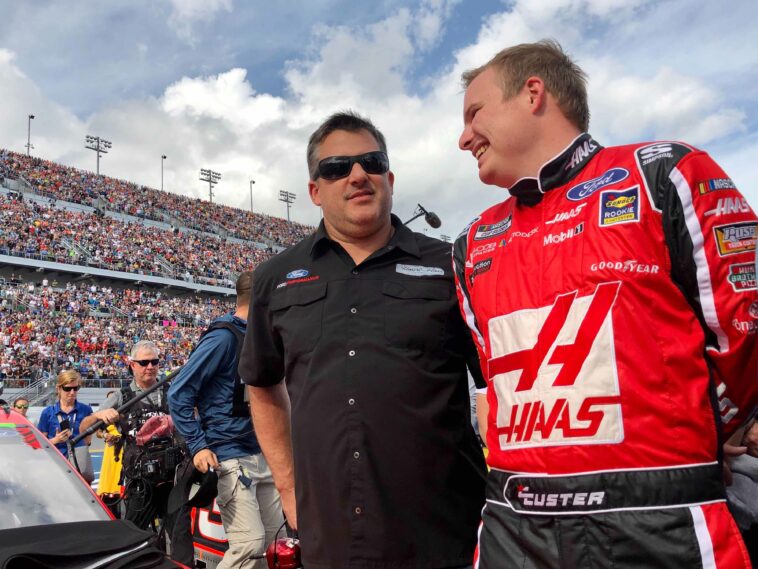 Tony Stewart deja las cosas claras sobre los rumores que involucran a su esposa