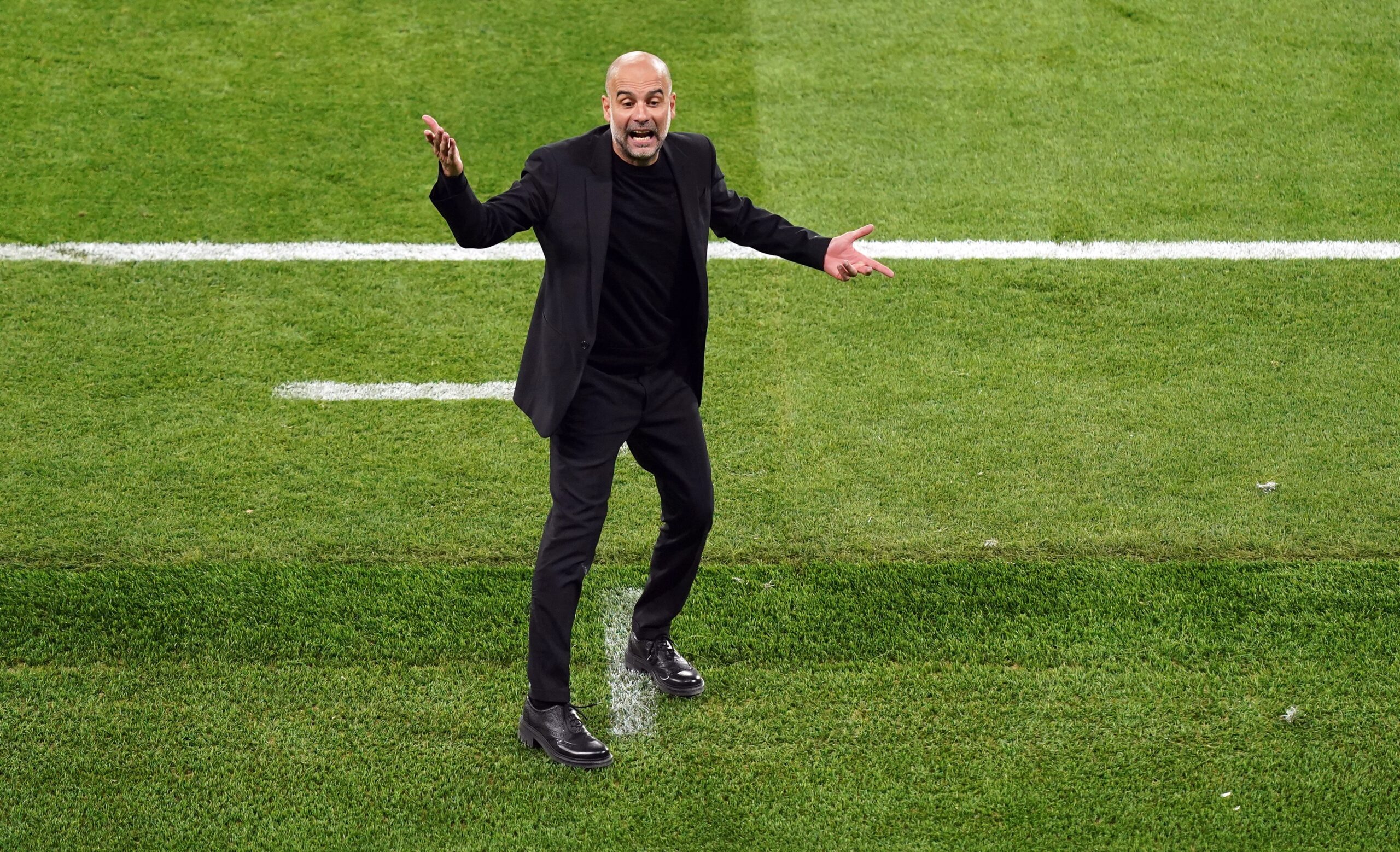 Las grandes áreas no le impidieron a Pep Guardiola pisar fuera de ellas