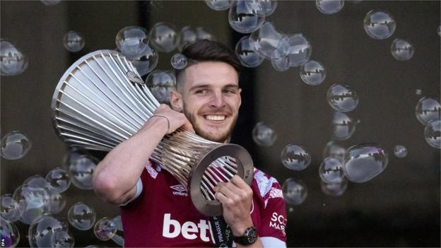 El mediocampista inglés Declan Rice