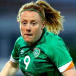 Amber Barrett: el delantero de la República de Irlanda se une al Standard de Lieja belga