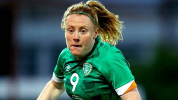 Amber Barrett: el delantero de la República de Irlanda se une al Standard de Lieja belga