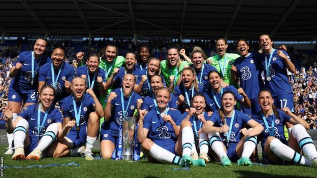 Chelsea celebra ganar la WSL por cuarta temporada consecutiva