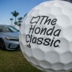 El logotipo de Honda Classic se ve en una pelota de golf de gran tamaño durante la primera ronda del Honda Classic en el PGA National Resort &  Spa el jueves 23 de febrero de 2023 en Palm Beach Gardens, FL.