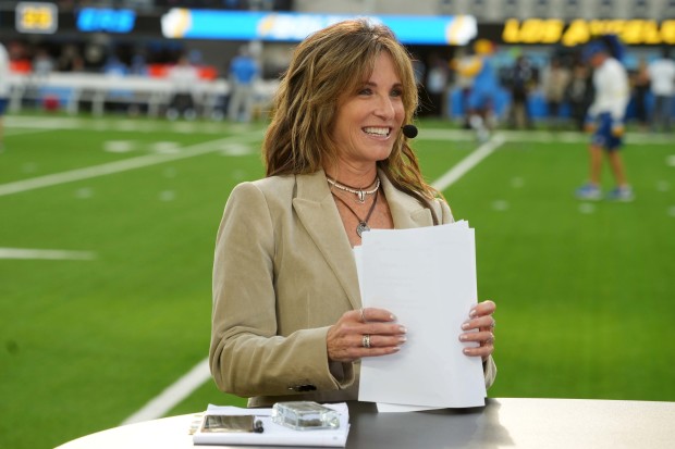 Antiguos compañeros de trabajo de ESPN y fanáticos de la NFL rinden homenaje a Suzy Kolber después de que ella anunciara su despido