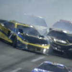 Corey LaJoie Erik Jones gran accidente Atlanta 2023 NASCAR Cup Series Quaker State 400 video