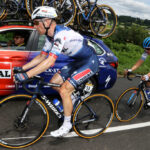 Fabio Jakobsen lucha contra el dolor para quedarse en el Tour de Francia después de un accidente en el sprint
