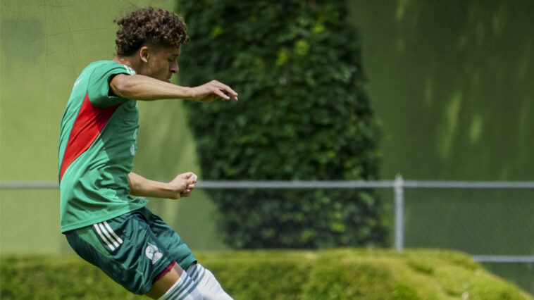 Fidel Barajas en un entrenamiento con la Selección Mexicana