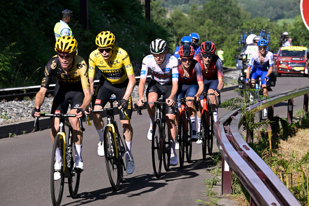Jumbo Visma todavia en amarillo todavia en camino en el Tour Los granaderos de Ineos conservan el enfoque doble de la clasificación general del Tour de Francia por segunda semana