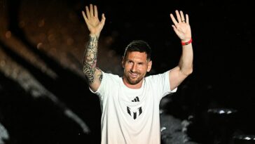Lionel Messi dio un emotivo discurso al ser presentado como jugador de Inter Miami el domingo.