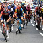 Las tachuelas en la carretera provocan pinchazos masivos en la final de la etapa 2 del Tour de Francia
