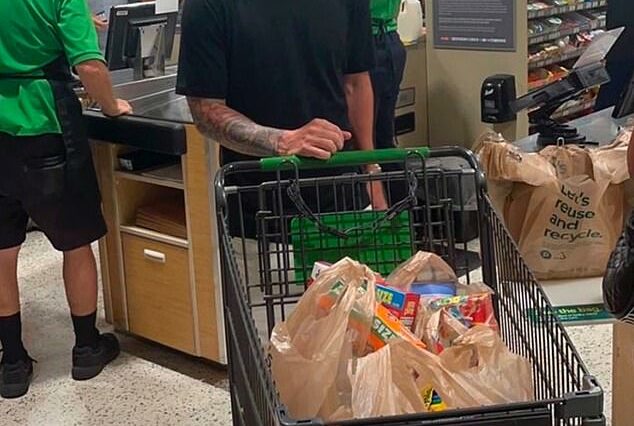 Lionel Messi, de 36 años, fue visto en la caja de la cadena de supermercados estadounidense Publix en Miami, el jueves.