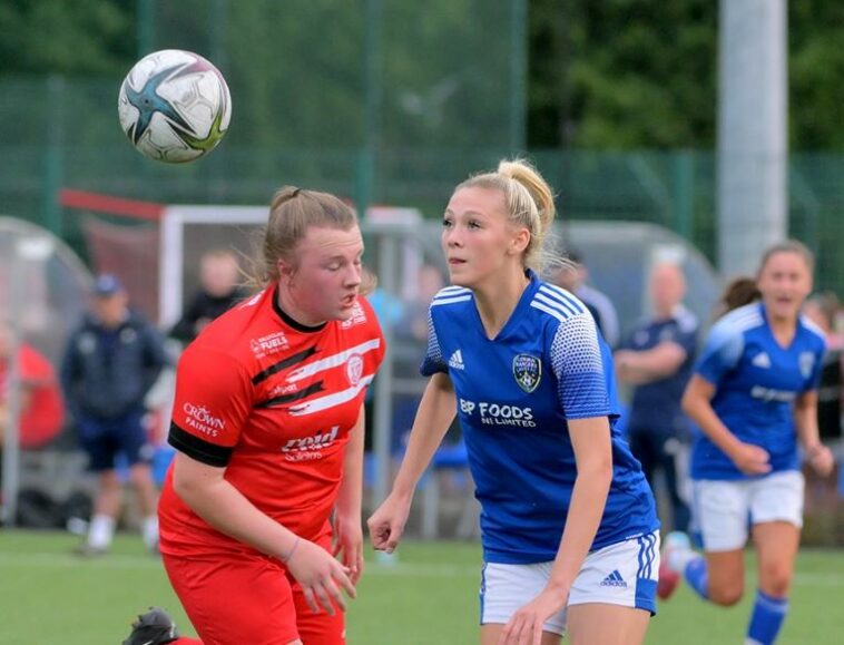 Lisburn Rangers 4-2 camaradas de Ballyclare