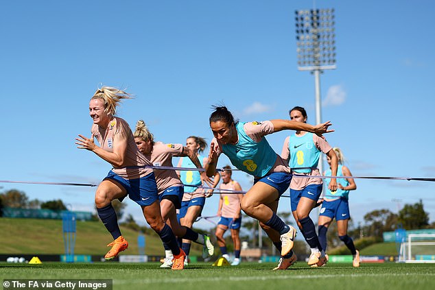 Las Leonas, arriba, iniciarán su campaña mundialista el sábado 22 de julio contra Haití