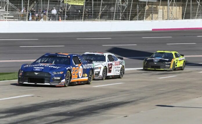 Límite de velocidad en la calle de boxes de Atlanta NASCAR dos límites de velocidad en la calle de boxes Atlanta Motor Speedway 2023