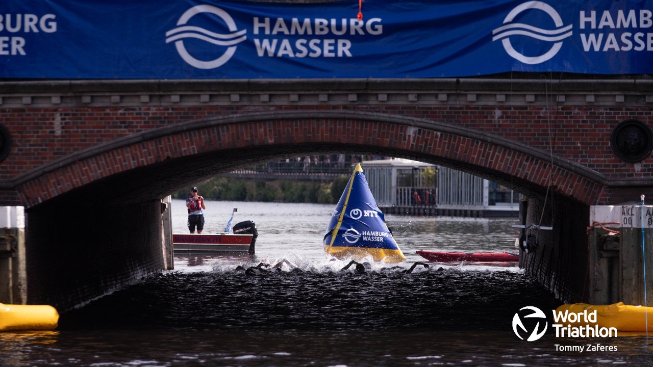 El túnel de natación en el WTCS de Hamburgo 2023 Crédito de la foto: Tommy Zaferes / World Triathlon