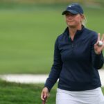 La clasificadora estadounidense Bailey Tardy mantuvo el liderazgo después de la segunda ronda del Abierto de Mujeres de EE. UU. en Pebble Beach Golf Links el viernes (Harry How)