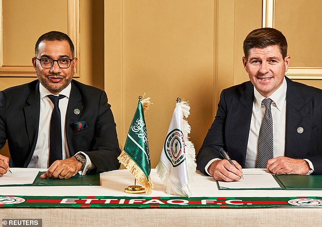 Steven Gerrard fue nombrado entrenador del equipo Al-Ettifaq de la Saudi Pro League el lunes.