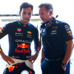 NORTHAMPTON, INGLATERRA - 7 DE JULIO: Sergio Pérez de México y Oracle Red Bull Racing habla con Red