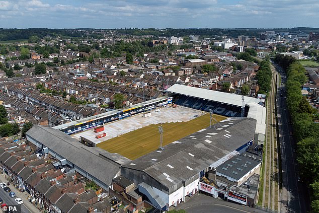 El primer partido en casa de Luton de la temporada de la Premier League contra Burnley ha sido pospuesto