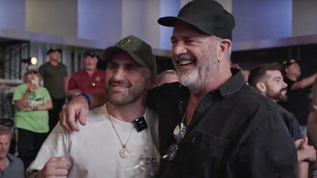 UFC 290 Embedded: ¿Es Mel Gibson el amuleto de la buena suerte?