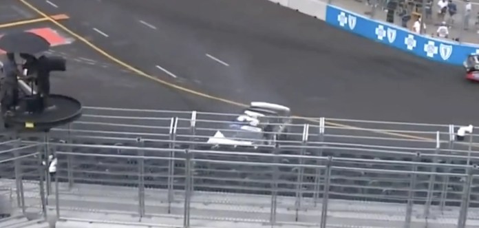 Video: Andre Castro SLAMS Tire Barrier en la primera curva;  Fuera de la carrera inaugural de Xfinity Chicago Street Race