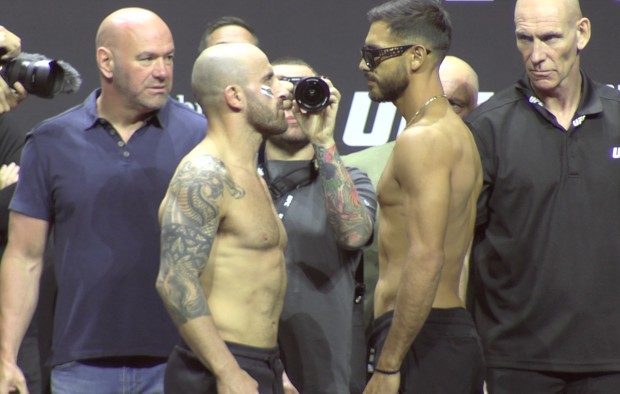 Video del duelo ceremonial de pesaje de UFC 290: Alexander Volkanovski vs. Yair Rodríguez