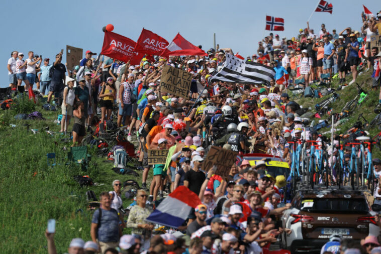 Voeckler suspendido del Tour de Francia después de que la moto se detenga frente a Vingegaard