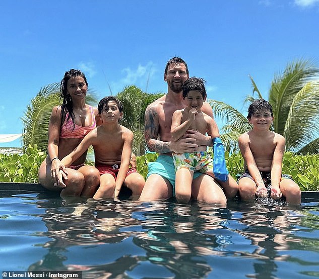 Se espera que Lionel Messi y su familia aterricen en Miami hoy mientras completa su movimiento en la MLS.