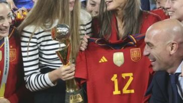 Escándalo por Luis Rubiales: otro gesto obsceno en final Mundial Femenino, disculpas y críticas | Curiosidades de fútbol