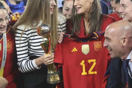 Escándalo por Luis Rubiales: otro gesto obsceno en final Mundial Femenino, disculpas y críticas | Curiosidades de fútbol