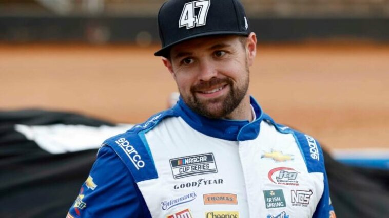 Ricky Stenhouse Jr becomes another late Chili Bowl entry