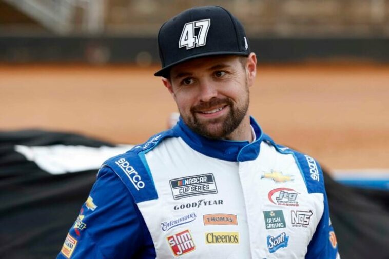 Ricky Stenhouse Jr becomes another late Chili Bowl entry