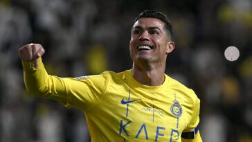 Cristiano Ronaldo recupera su icónica celebración de Siu al marcar su primer gol en la Saudi Pro League de 2024 para Al-Nassr contra Al Fateh.