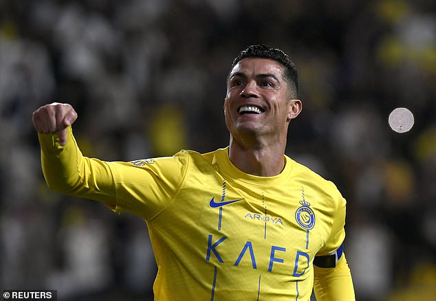 Cristiano Ronaldo recupera su icónica celebración de Siu al marcar su primer gol en la Saudi Pro League de 2024 para Al-Nassr contra Al Fateh.