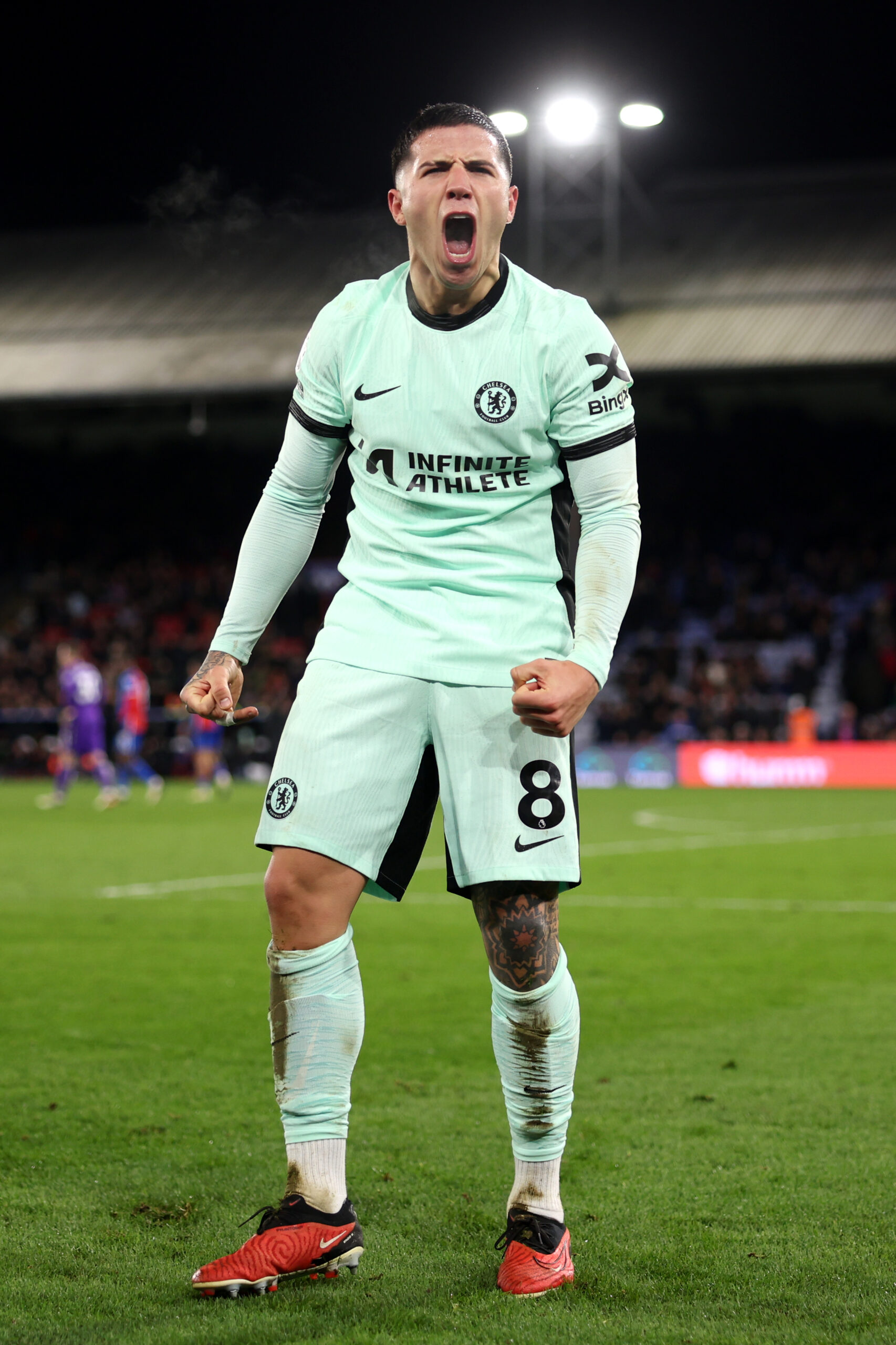 Fernández ruge de alegría por su descarado gol.