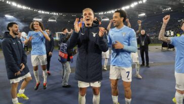 Los jugadores de la Lazio celebran el final de la victoria