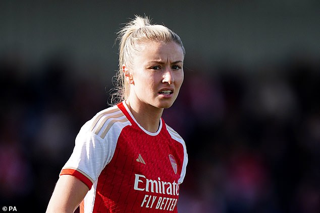 Leah Williamson está de regreso en la selección de Inglaterra después de regresar recientemente al Arsenal.