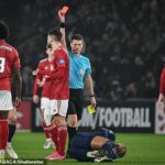 Kylian Mbappé fue derribado por un impactante desafío en la victoria del PSG por 3-1 en la Copa de Francia el miércoles.