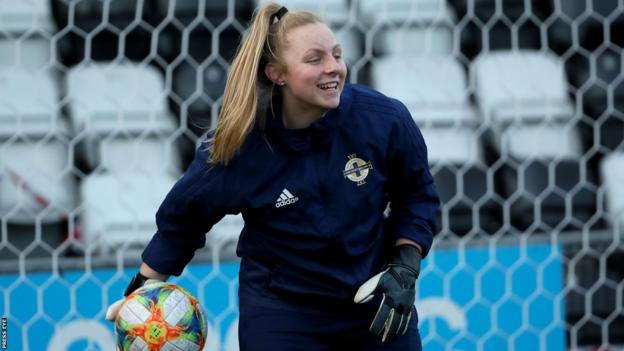 Lauren Perry en el entrenamiento de Irlanda del Norte